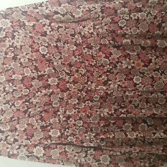 Hint of Blush Floral Dress - Picture 9 of 10